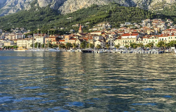 Sea Port Makarska, Hırvatistan gün batımında.