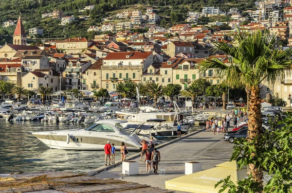 Sea Port Makarska, Hırvatistan gün batımında.