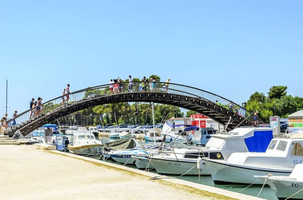Мост через канал в городе Трогир, Хорватия . — стоковое фото