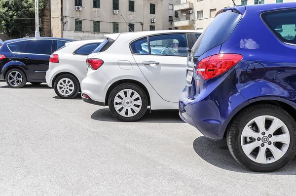 Parking público en la ciudad de Split, Croacia . — Foto de Stock