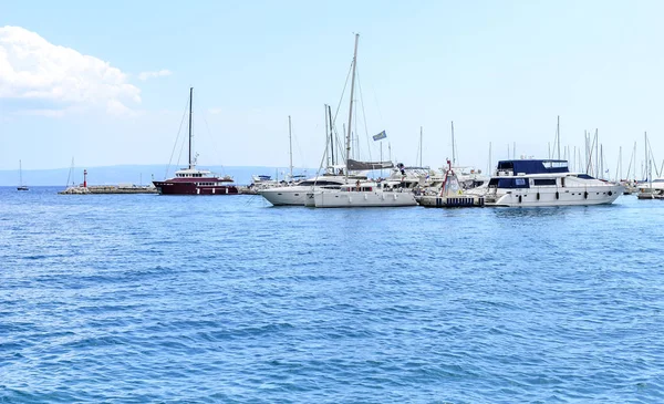 Yachten im Hafen von Split Kroatien. — Stockfoto