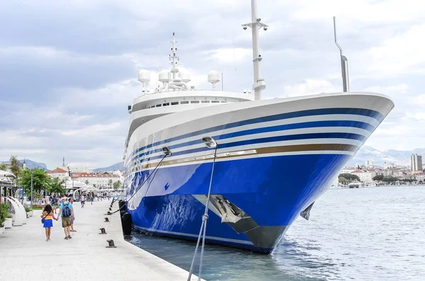 Cruise liner in the port of Split Croatia. — Stock Photo, Image