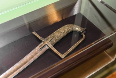 Eski kılıcı tanıtıcısı.