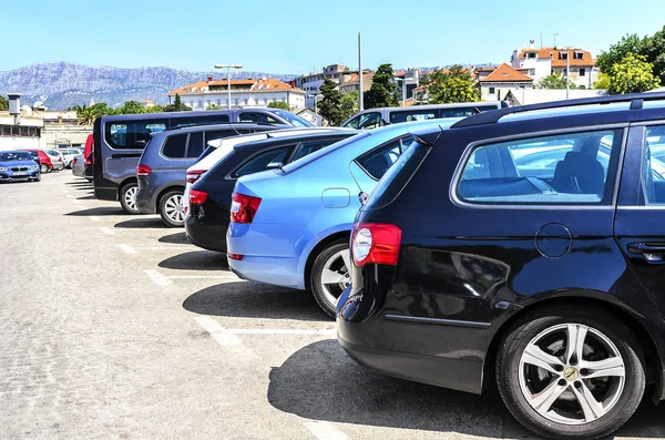 Parking público en la ciudad de Split, Croacia . — Foto de Stock