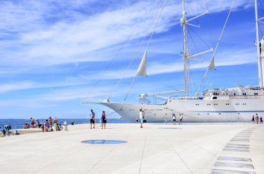 Liner Zadar, Hırvatistan'ın kıyısına yakın cruise.