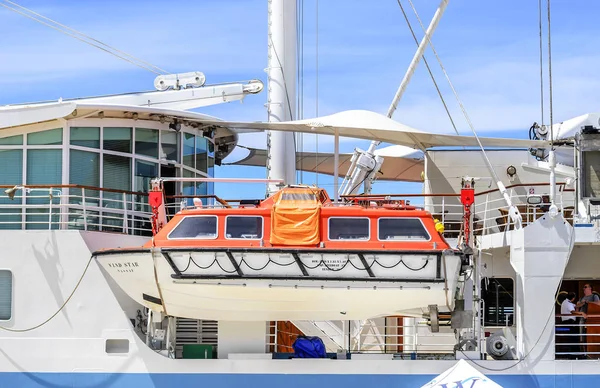 Bote salvavidas a bordo del barco . — Foto de Stock