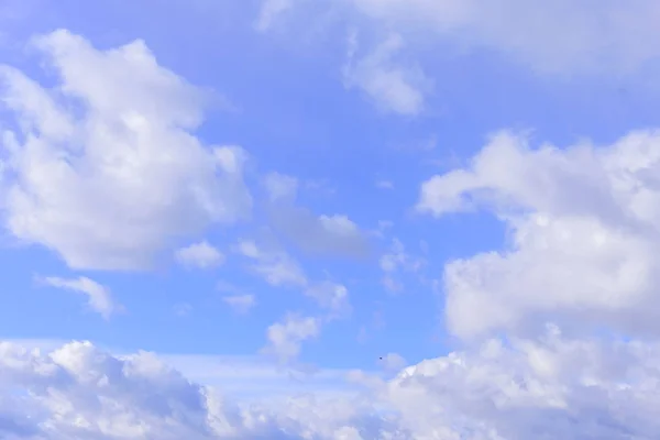 空は雷雨の後は雲の中. — ストック写真