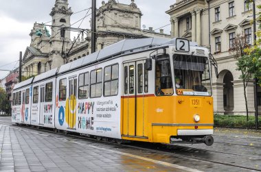 Budapeşte, Macaristan sokaklarda tramvay.