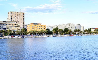 Zadar, Hırvatistan. Gün batımında şehrin sokaklarında.