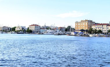 Zadar, Hırvatistan. Gün batımında şehrin sokaklarında.