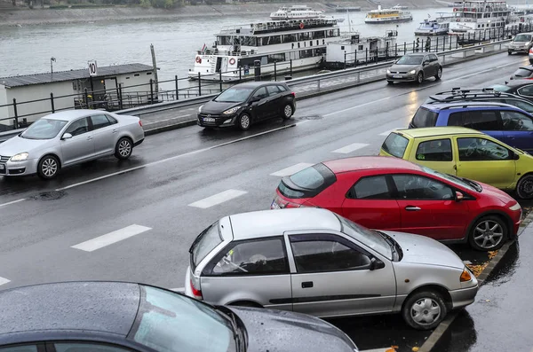Tráfico en las carreteras de Budapest . — Foto de Stock