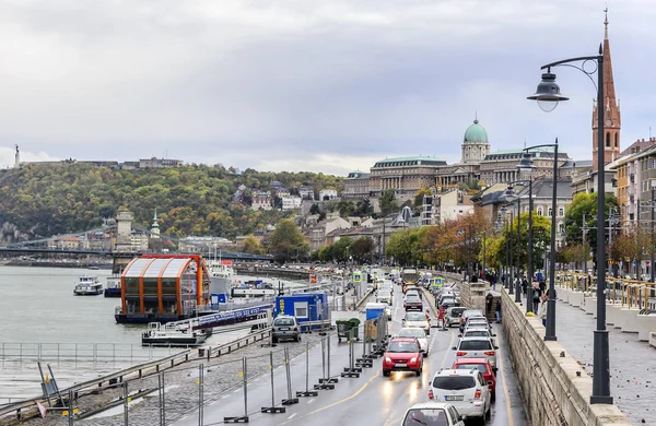 Verkehr auf den Straßen von Budapest. — Stockfoto