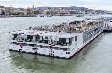 Tuna Nehri Budapeşte teknede zevk.