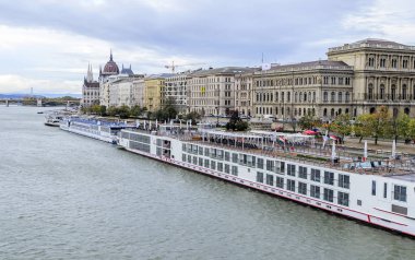 Tuna Nehri Budapeşte teknede zevk.