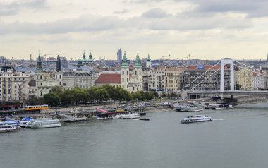 Bir yükseklikten Budapeşte görünüm.