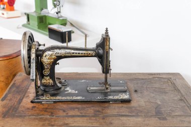 eski dikiş makinesi.