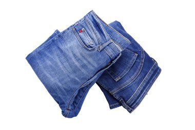 beyaz zemin üzerinde kot pantolon.