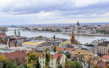 Budapeşte'den Fishermens Bastion görünümünü.