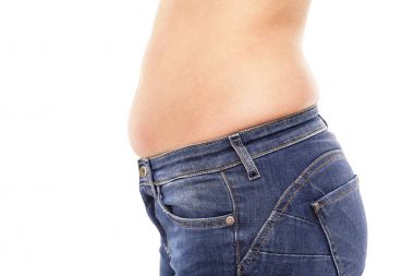 Karın bölgesinde yağ.