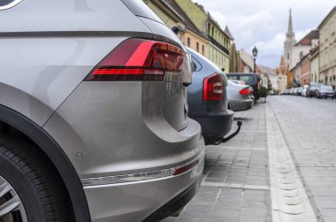 Budapeşte turist sokaklarında otopark kamu.