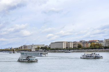 Tuna Nehri Budapeşte teknede zevk.