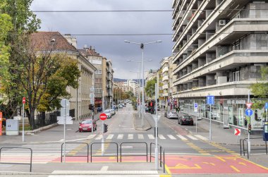 Budapeşte konut mahallelerde. Sonbahar sezonu sokakları.