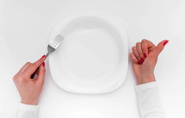 Empty plate on the table. The hand shows OK. — Stock Photo, Image