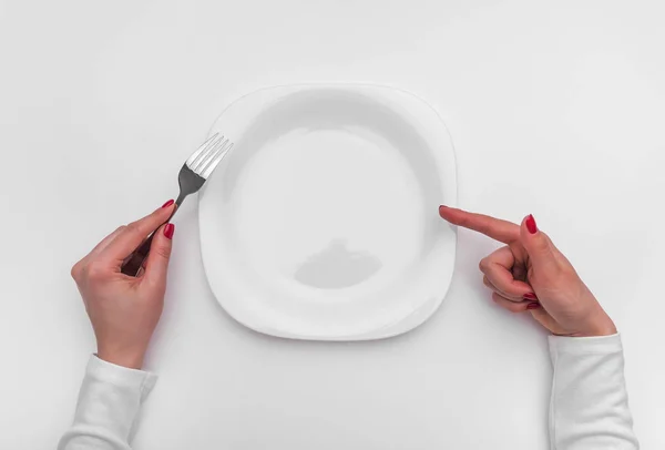 Hand pokazivaet on empty plate — Stock Photo, Image