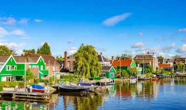 Zaanse Schans 'ın Hollanda köyünün manzarası.