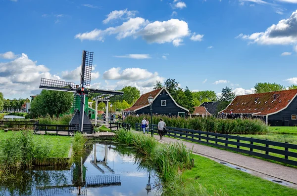 View of the village of Zaanse Schans s Netherlands. — Stock Photo, Image