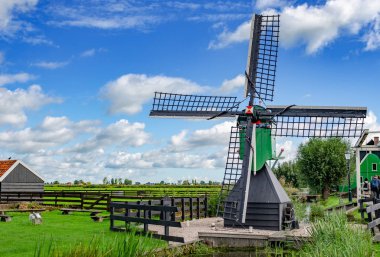 Zaanse Schans 'ın Hollanda köyünün manzarası.