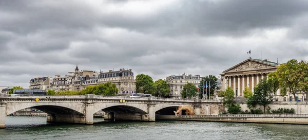 法国首都巴黎塞纳河景致. — 图库照片
