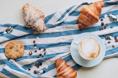 lezzetli pişirme ve Fransız tarzı aromatik kahve