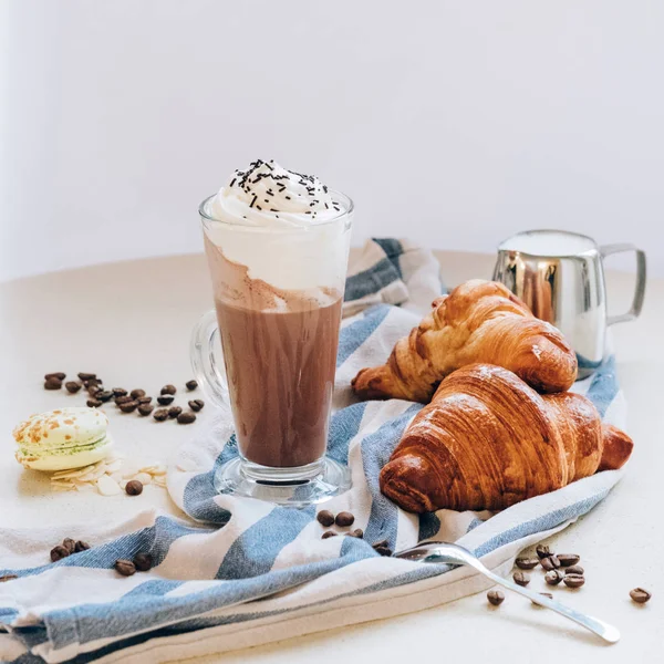 Ízletes sütő- és aromás kávét a francia stílus Jogdíjmentes Stock Képek