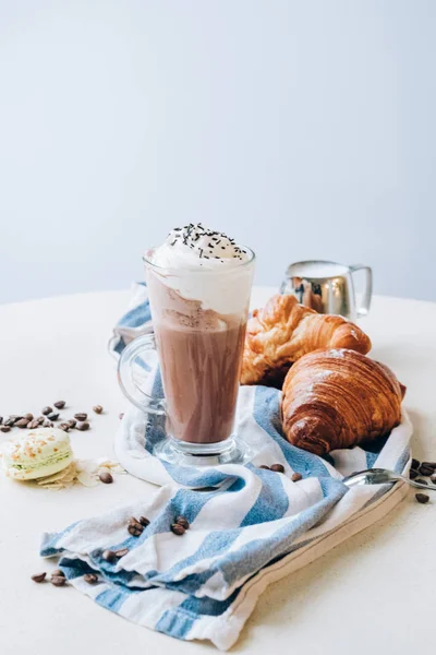 Ízletes sütő- és aromás kávét a francia stílus Jogdíjmentes Stock Fotók