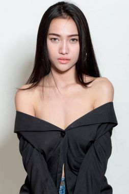 Studio ile beyaz backgrou Asyalı kadınlar güzel ince gövdesi