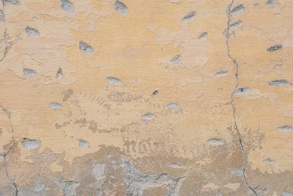 Viejo yeso astillado en la pared de hormigón, grietas en la pared de hormigón viejo, textura de fondo — Foto de Stock