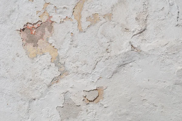 Textura blanca, viejo yeso astillado en la pared de hormigón, fondo — Foto de Stock