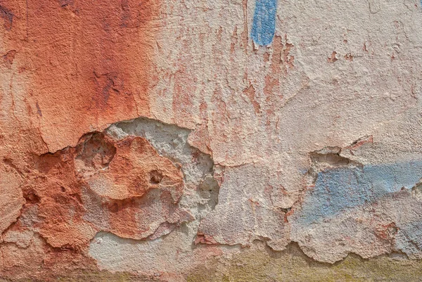 Oude afgestoken gips op de betonnen muur, achtergrondstructuur — Stockfoto