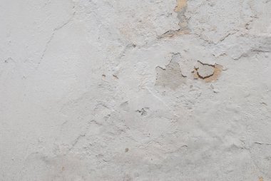 Beton duvar, beyaz arka plan, doku eski yontma sıva