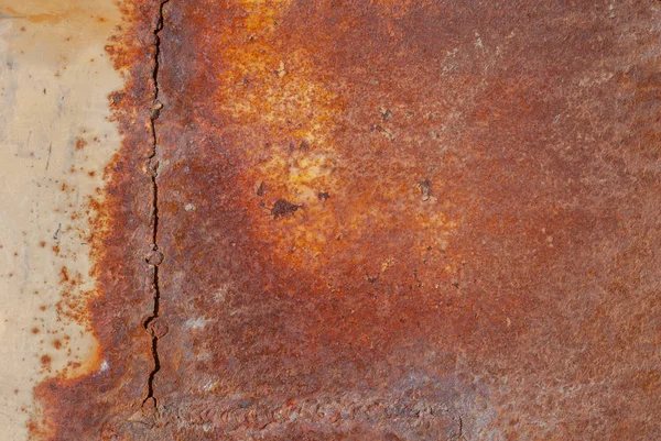 Superficie de hierro oxidado con restos de pintura vieja, textura naranja, fondo —  Fotos de Stock