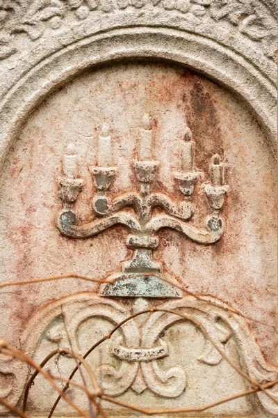 Antiguo Cementerio Judío Con Símbolos Religiosos Flores Sobre Fondo Piedras — Foto de Stock