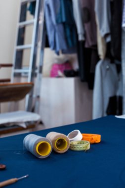 çalışma konuları Talore düğmeleri makas kumaş