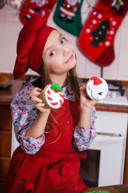 Festival kırmızı önlük Noel partisi yemek tatlı nane kek dekorasyon kız yeni yıl kırmızı önlük Şef şef pudra yağmurlama krema şeker peynir