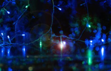 Bulanık yağmur damlası pencere sokağı gece lambası soyut arka plan bokeh