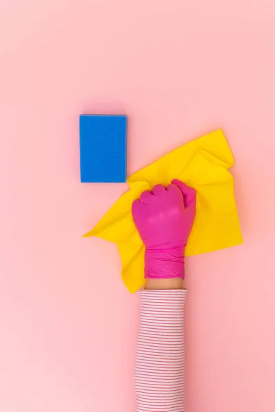 Mano Femenina Guante Protector Rosa Con Limpiaparabrisas Amarillo Azul Sobre —  Fotos de Stock