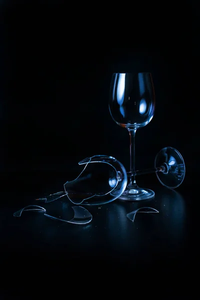 Broken Wine Glass Black Background — Stock Photo, Image