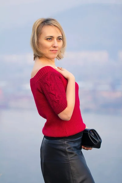 The beautiful girl in a beautiful knitted dress. Style and fashion. — Stock Photo, Image