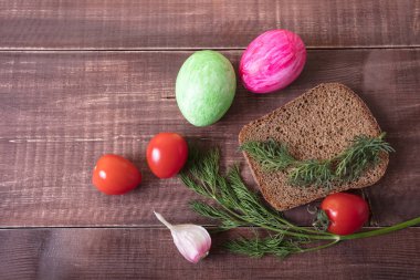 Domates, yeşil ve yumurta. Çok lezzetli kahvaltı