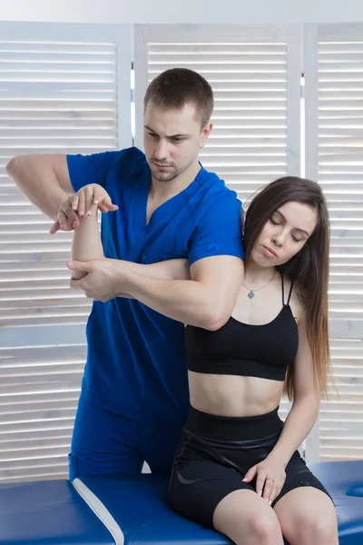 Doctor Makes Diagnosis Shoulder Elbow Joint Girl Chiropractor Checks Tone — Stock Photo, Image